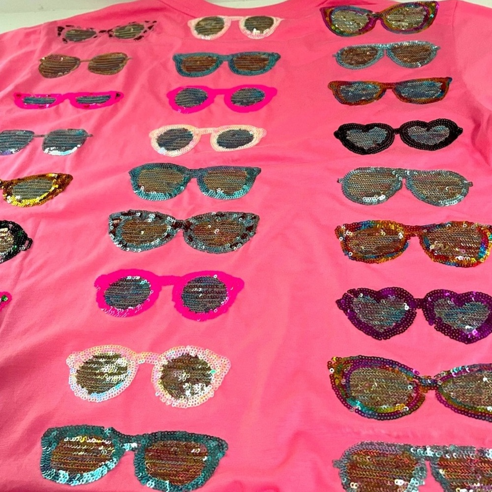 QUEEN OF SPARKLES Pink Short Sleeve Tee with Sequin Sunglasses
